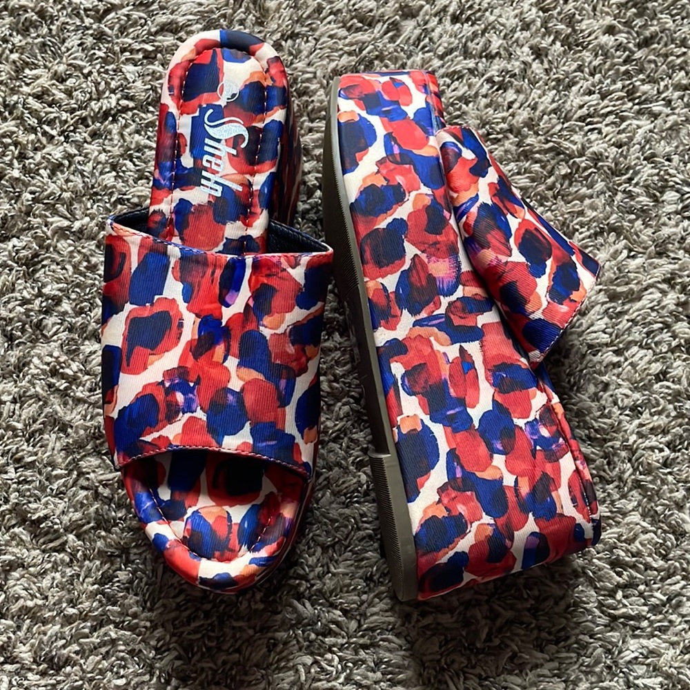 Platform sandals